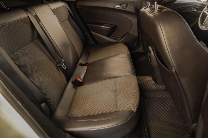 Opel Astra J с пробегом 2011 года, цена 1 079 000 рублей, 70842 км, хэтчбек, Автокод Объявления