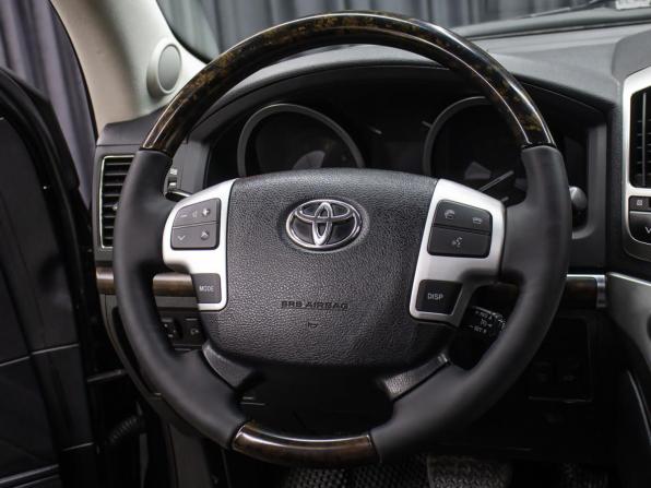 Toyota Land Cruiser 200 Series Рестайлинг 1 с пробегом 2015 года, цена 4 898 000 рублей, 180212 км, внедорожник, Автокод Объявления