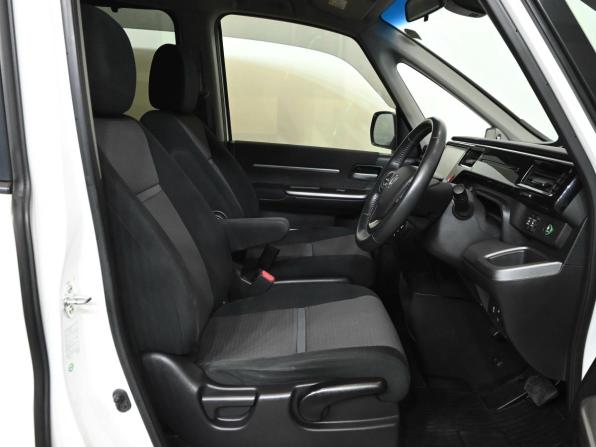Honda Stepwgn V с пробегом 2016 года, цена 2 095 000 рублей, 132900 км, минивэн, Автокод Объявления
