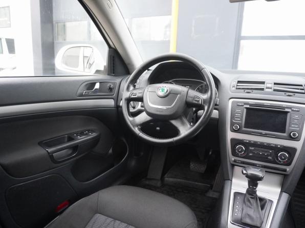 Skoda Octavia II (A5) Рестайлинг с пробегом 2012 года, цена 848 000 рублей, 210672 км, лифтбек, Автокод Объявления