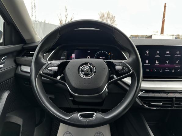 Skoda Octavia IV (A8) с пробегом 2021 года, цена 2 160 000 рублей, 126689 км, лифтбек, Автокод Объявления