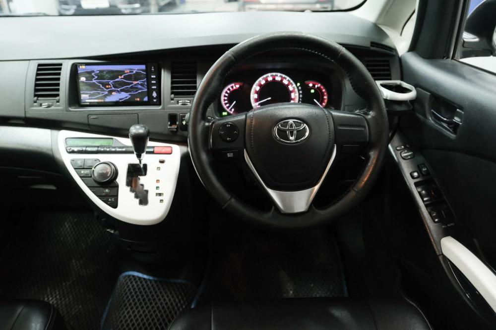 Toyota ISis I Рестайлинг Казань  - изображение 16