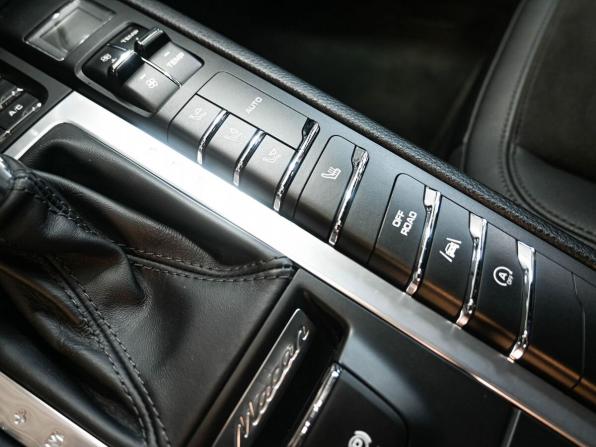 Porsche Macan I Рестайлинг с пробегом 2018 года, цена 3 749 900 рублей, 157000 км, внедорожник, Автокод Объявления