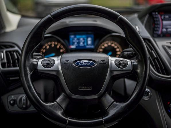 Ford Kuga II с пробегом 2015 года, цена 940 000 рублей, 285851 км, внедорожник, Автокод Объявления