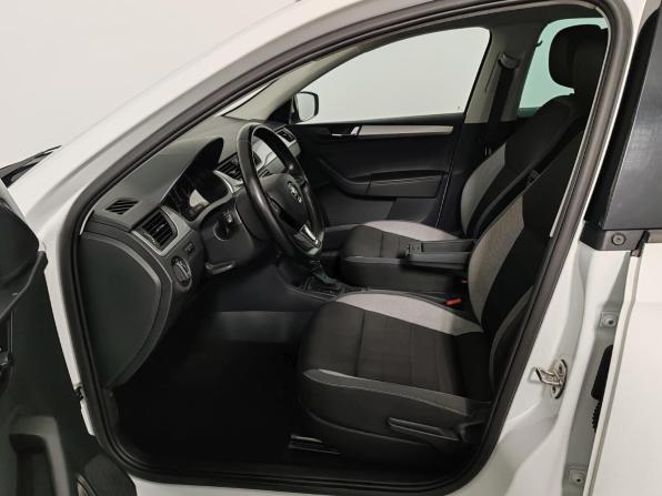 Skoda Rapid I Рестайлинг с пробегом 2019 года, цена 1 235 000 рублей, 174001 км, лифтбек, Автокод Объявления