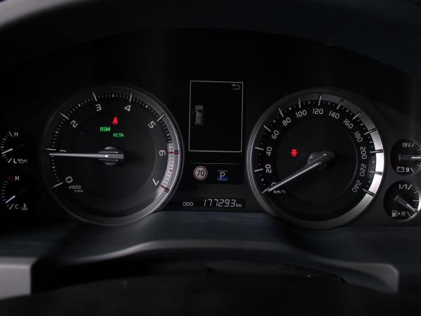 Toyota Land Cruiser 200 Series Рестайлинг 2 с пробегом 2016 года, цена 5 890 000 рублей, 175000 км, внедорожник, Автокод Объявления