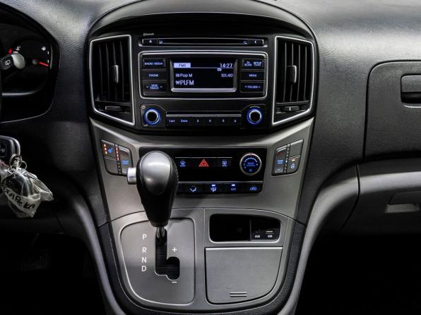 Hyundai H-1 II Рестайлинг с пробегом 2016 года, цена 2 409 000 рублей, 184210 км, минивэн, Автокод Объявления