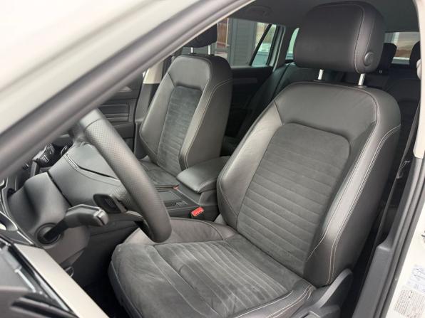 Volkswagen Passat B8 Рестайлинг с пробегом 2019 года, цена 2 749 000 рублей, 172000 км, универсал, Автокод Объявления