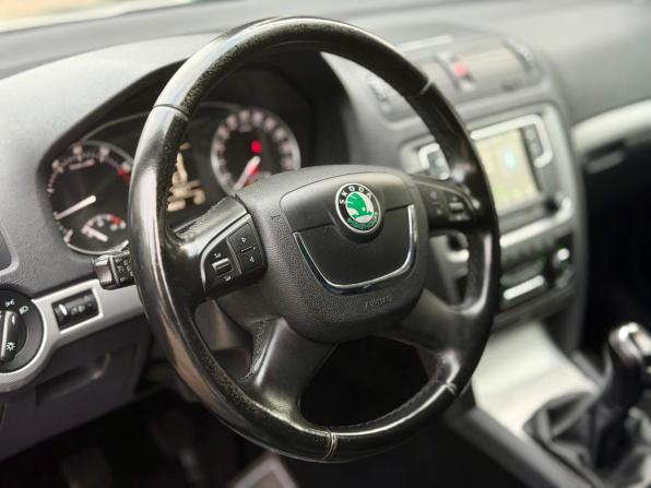 Skoda Octavia II (A5) Рестайлинг с пробегом 2011 года, цена 749 000 рублей, 143000 км, лифтбек, Автокод Объявления