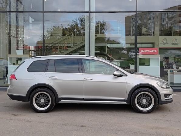Volkswagen Golf VII Рестайлинг с пробегом 2017 года, цена 1 899 000 рублей, 83199 км, универсал, Автокод Объявления