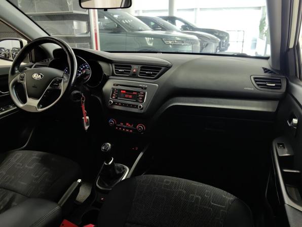 Kia Rio III Рестайлинг с пробегом 2016 года, цена 835 000 рублей, 100350 км, хэтчбек, Автокод Объявления