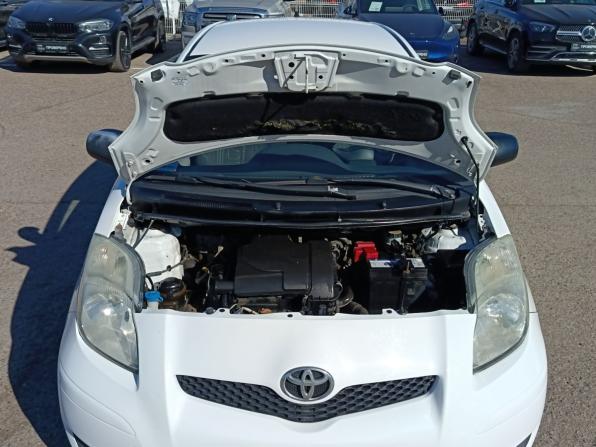 Toyota Yaris II с пробегом 2009 года, цена 400 000 рублей, 179498 км, хэтчбек, Автокод Объявления