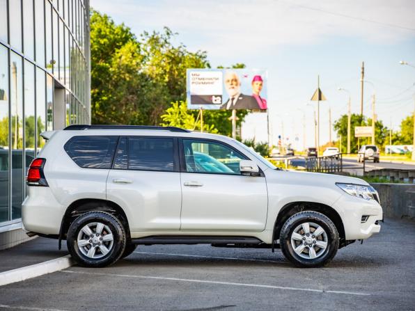 Toyota Land Cruiser Prado 150 Series Рестайлинг 2 с пробегом 2019 года, цена 4 498 000 рублей, 151033 км, внедорожник, Автокод Объявления