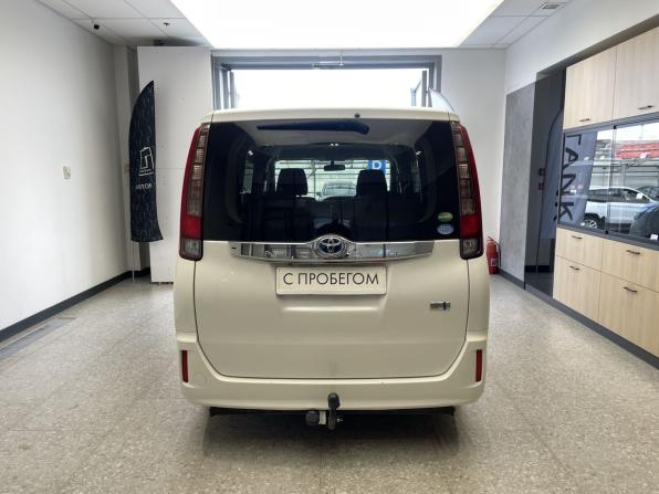Toyota Noah III (R80) с пробегом 2014 года, цена 1 580 000 рублей, 172000 км, минивэн, Автокод Объявления