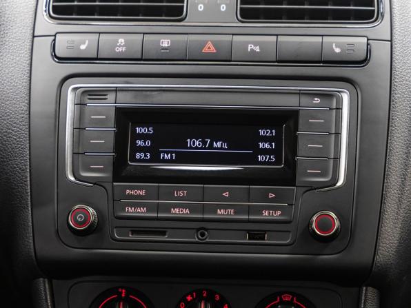 Volkswagen Polo V Рестайлинг с пробегом 2016 года, цена 1 081 000 рублей, 88000 км, седан, Автокод Объявления