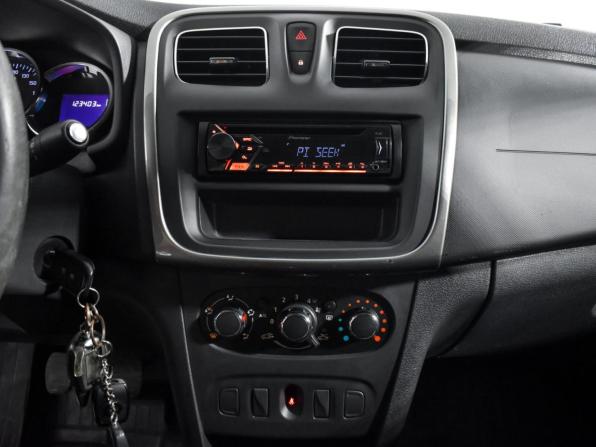 Renault Logan II с пробегом 2017 года, цена 649 000 рублей, 123402 км, седан, Автокод Объявления
