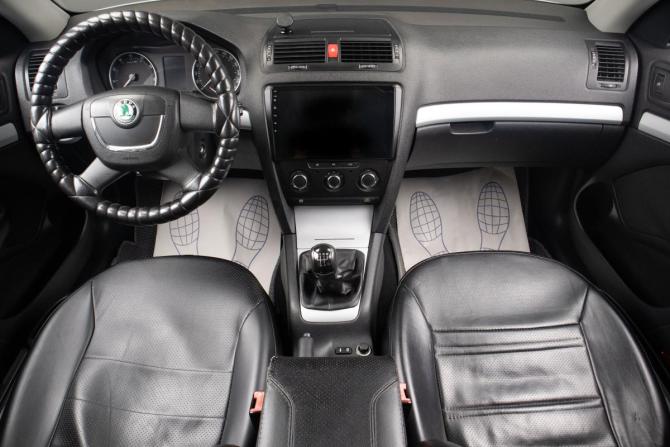 Skoda Octavia II (A5) Рестайлинг с пробегом 2009 года, цена 719 000 рублей, 170000 км, лифтбек, Автокод Объявления