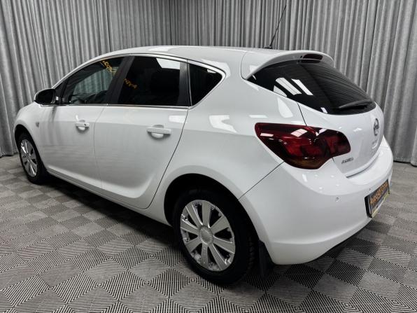 Opel Astra J с пробегом 2011 года, цена 599 000 рублей, 195596 км, хэтчбек, Автокод Объявления