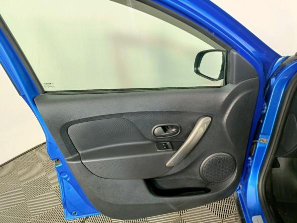 Renault Sandero II Рестайлинг с пробегом 2019 года, цена 1 249 000 рублей, 47000 км, хэтчбек, Автокод Объявления