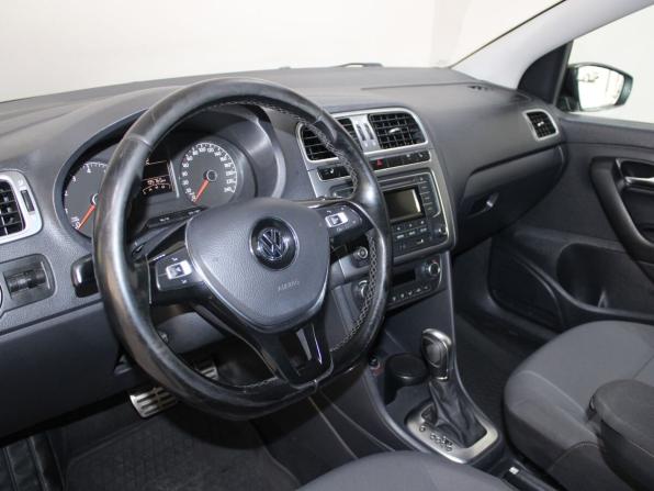 Volkswagen Polo V Рестайлинг с пробегом 2017 года, цена 1 119 900 рублей, 195765 км, седан, Автокод Объявления