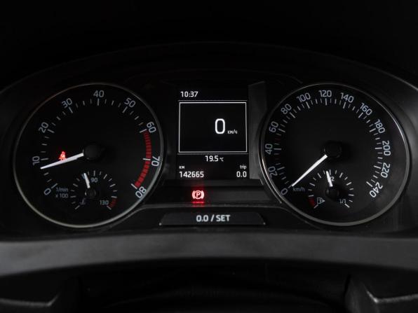 Skoda Rapid I с пробегом 2015 года, цена 999 000 рублей, 142665 км, лифтбек, Автокод Объявления