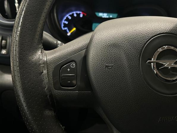 Opel Vivaro B с пробегом 2015 года, цена 1 499 000 рублей, 305100 км, минивэн, Автокод Объявления