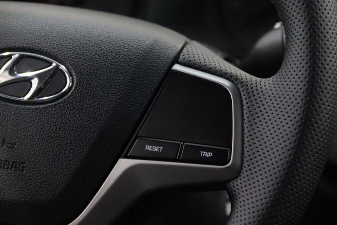 Hyundai Solaris II с пробегом 2018 года, цена 1 040 350 рублей, 184799 км, седан, Автокод Объявления