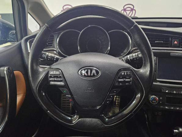 Kia Ceed II Рестайлинг с пробегом 2016 года, цена 1 209 000 рублей, 151153 км, хэтчбек, Автокод Объявления