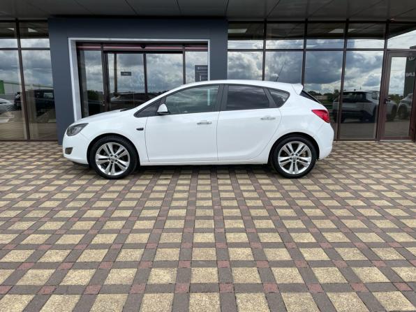 Opel Astra J с пробегом 2011 года, цена 625 000 рублей, 137500 км, хэтчбек, Автокод Объявления