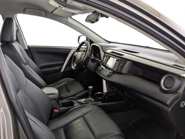 Toyota RAV4 IV (XA40) Рестайлинг с пробегом 2017 года, цена 2 250 000 рублей, 217415 км, внедорожник, Автокод Объявления