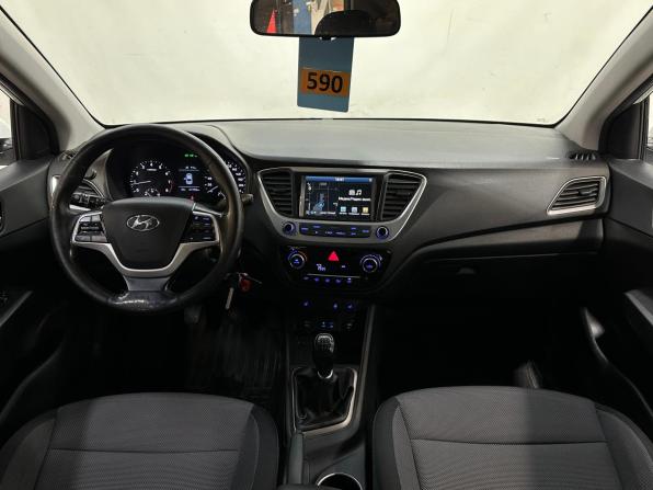 Hyundai Solaris II с пробегом 2018 года, цена 910 000 рублей, 211610 км, седан, Автокод Объявления