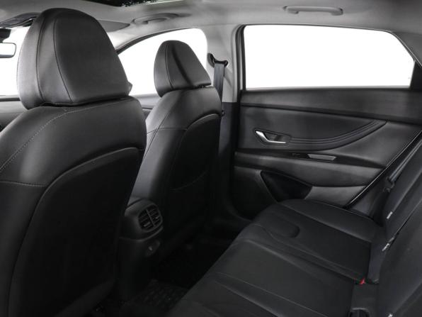 Hyundai Elantra VII (CN7) Рестайлинг с пробегом 2024 года, цена 2 090 000 рублей, 64000 км, седан, Автокод Объявления