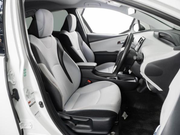 Toyota Prius IV (XW50) с пробегом 2016 года, цена 1 735 000 рублей, 184751 км, лифтбек, Автокод Объявления