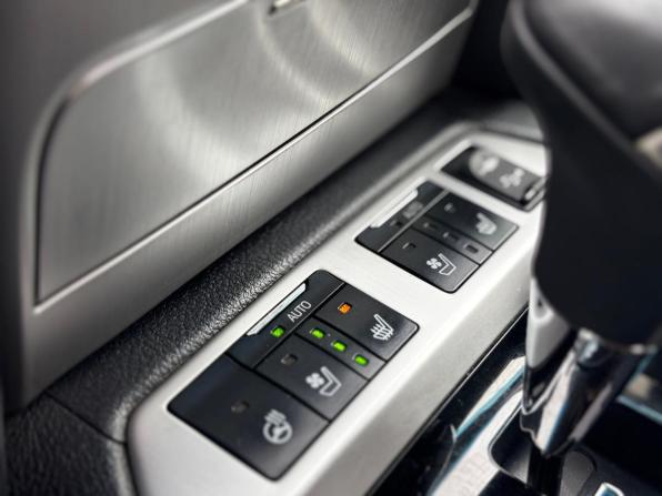 Toyota Land Cruiser 200 Series Рестайлинг 2 с пробегом 2016 года, цена 4 500 000 рублей, 357604 км, внедорожник, Автокод Объявления