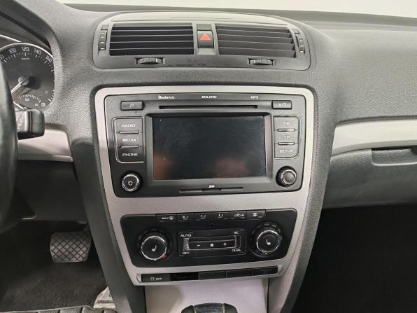Skoda Octavia II (A5) Рестайлинг с пробегом 2013 года, цена 899 000 рублей, 157844 км, лифтбек, Автокод Объявления