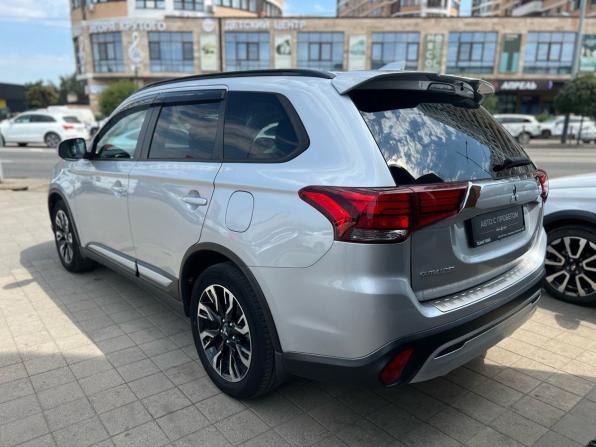Mitsubishi Outlander III Рестайлинг 3 с пробегом 2022 года, цена 2 550 000 рублей, 42922 км, внедорожник, Автокод Объявления