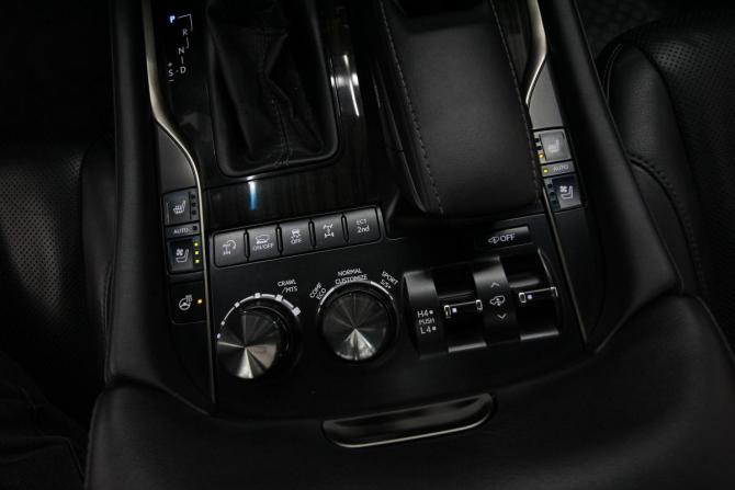 Lexus LX III Рестайлинг 2 с пробегом 2018 года, цена 8 700 000 рублей, 161000 км, внедорожник, Автокод Объявления