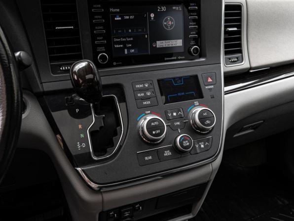 Toyota Sienna III Рестайлинг 2 с пробегом 2017 года, цена 3 170 000 рублей, 258172 км, минивэн, Автокод Объявления
