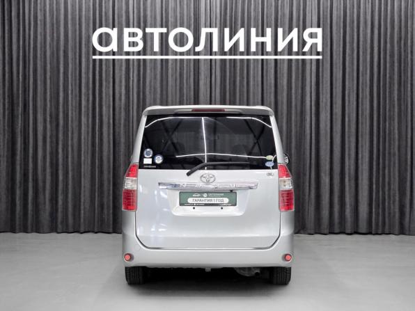 Toyota Noah II (R70) с пробегом 2008 года, цена 1 280 000 рублей, 190200 км, минивэн, Автокод Объявления