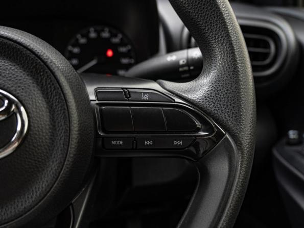 Toyota Yaris IV с пробегом 2021 года, цена 1 198 000 рублей, 77021 км, хэтчбек, Автокод Объявления