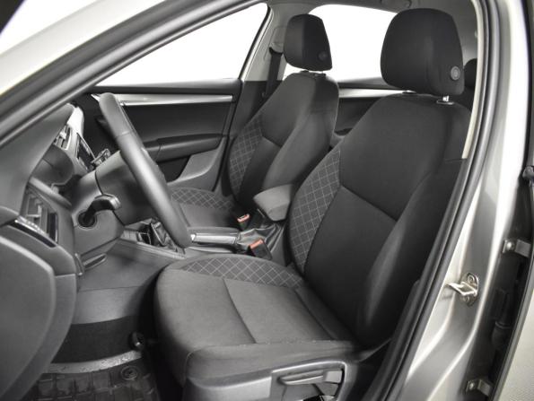 Skoda Octavia III (A7) Рестайлинг с пробегом 2019 года, цена 1 415 200 рублей, 210244 км, лифтбек, Автокод Объявления