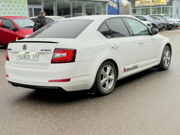 Skoda Octavia III (A7) с пробегом 2015 года, цена 945 000 рублей, 236980 км, лифтбек, Автокод Объявления