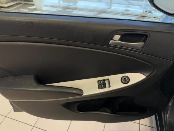 Hyundai Solaris I Рестайлинг с пробегом 2014 года, цена 850 000 рублей, 145000 км, седан, Автокод Объявления