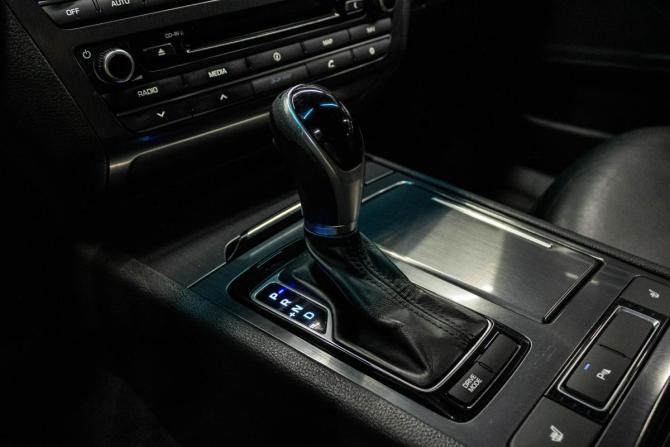 Hyundai Genesis II с пробегом 2014 года, цена 1 319 000 рублей, 483674 км, седан, Автокод Объявления