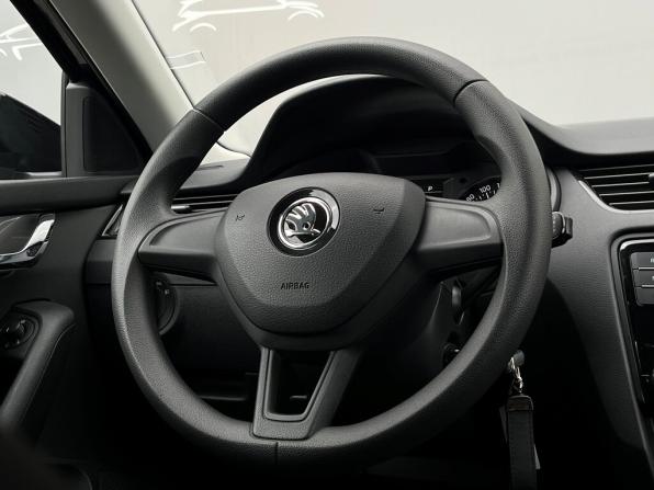 Skoda Octavia III (A7) Рестайлинг с пробегом 2018 года, цена 1 698 700 рублей, 97590 км, лифтбек, Автокод Объявления