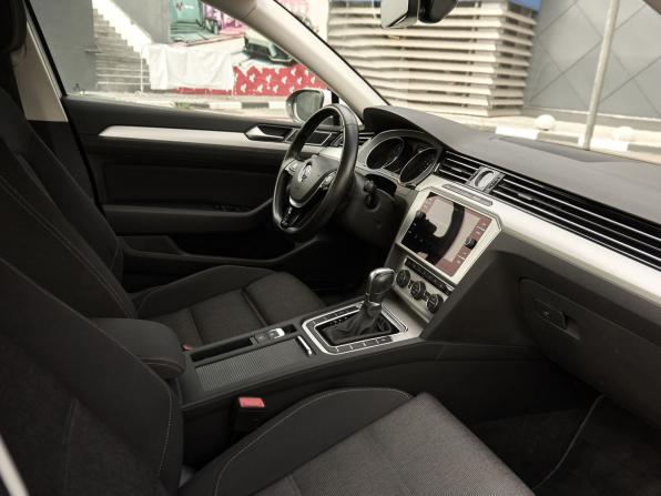 Volkswagen Passat B8 с пробегом 2019 года, цена 2 075 000 рублей, 121278 км, седан, Автокод Объявления