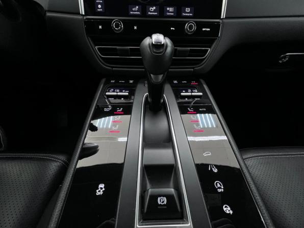 Porsche Macan I Рестайлинг 2 с пробегом 2022 года, цена 7 150 000 рублей, 55295 км, внедорожник, Автокод Объявления
