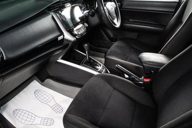 Toyota Corolla XI (E160 E170) Рестайлинг 2 с пробегом 2018 года, цена 1 719 000 рублей, 144500 км, универсал, Автокод Объявления