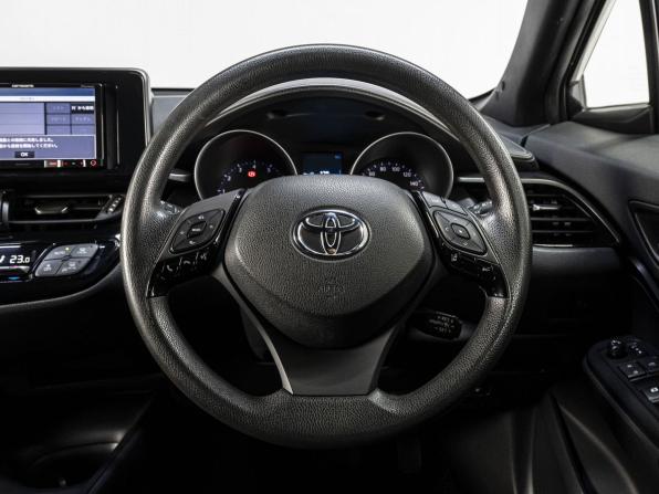 Toyota C-HR I с пробегом 2018 года, цена 1 949 000 рублей, 93982 км, внедорожник, Автокод Объявления