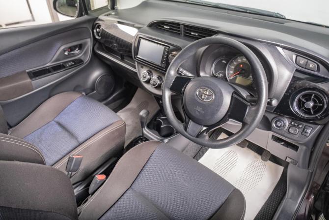 Toyota Vitz III (XP130) Рестайлинг 2 с пробегом 2018 года, цена 1 069 000 рублей, 71500 км, хэтчбек, Автокод Объявления